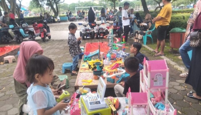 Liburan, Taman Bermain GOR Rang Agam Dipadati Pengunjung