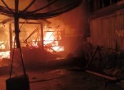 Menginap di Warung, Rumah Ludes Terbakar