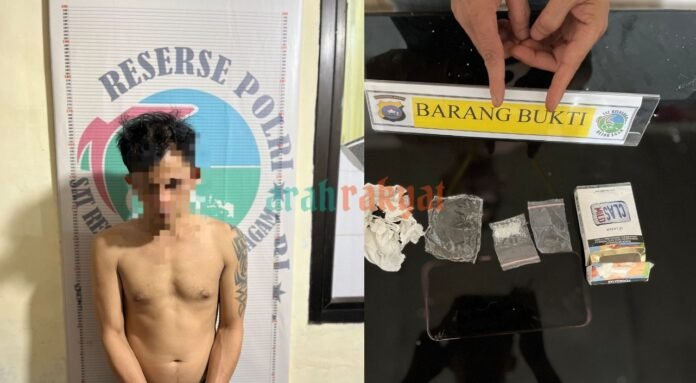Pelaku IR (37) saat diamankan di Mapolres Agam